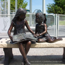 Бронзовая Девушка, Читающая Статуя